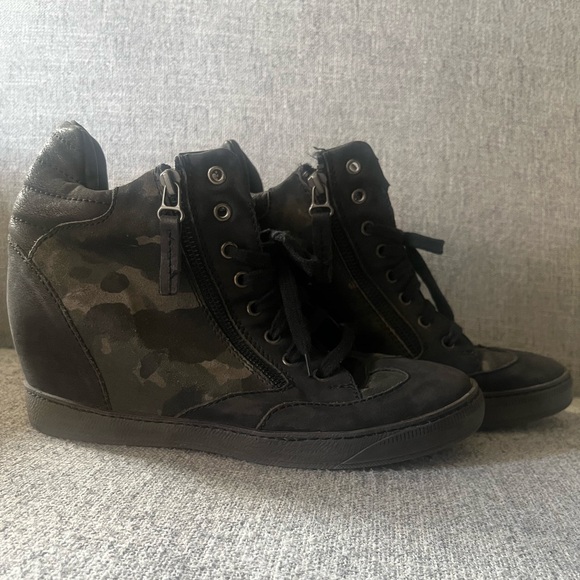 Browns Size 40 Camouflage Platform Sneakers - Picture 3 of 4